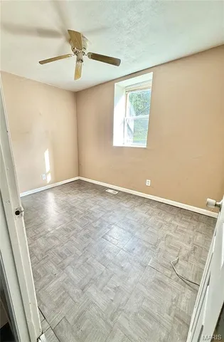 $1,000 | 400 North 1st Street, Belleville, IL 62220