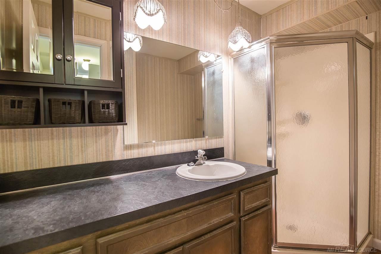 2399 Hillendale Drive Rochester, MI 48309 - Photo 24 of 30 50010365-23.JPG