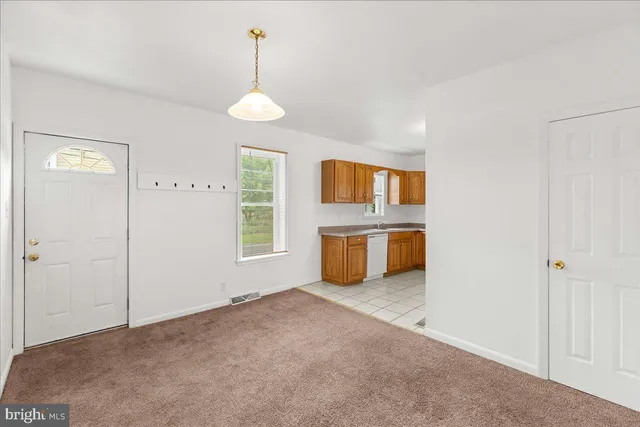 $1,950 | 162-164 South Main Street, Elmer, NJ 08318