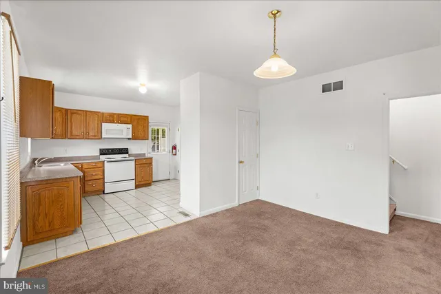 $1,950 | 162-164 South Main Street, Elmer, NJ 08318