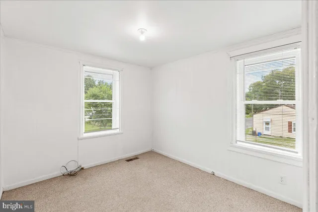 $1,950 | 162-164 South Main Street, Elmer, NJ 08318