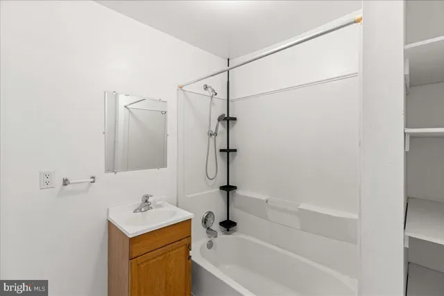 $1,950 | 162-164 South Main Street, Elmer, NJ 08318