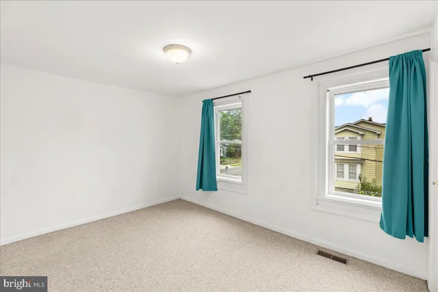 $1,950 | 162-164 South Main Street, Elmer, NJ 08318