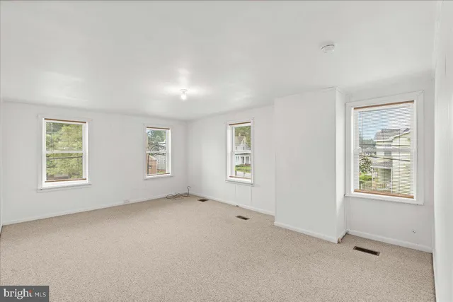 $1,950 | 162-164 South Main Street, Elmer, NJ 08318