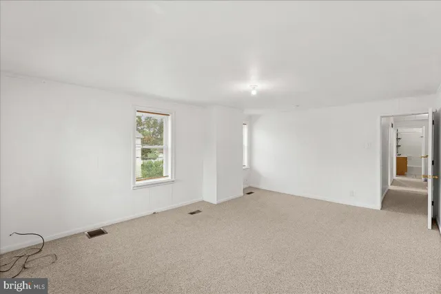 $1,950 | 162-164 South Main Street, Elmer, NJ 08318