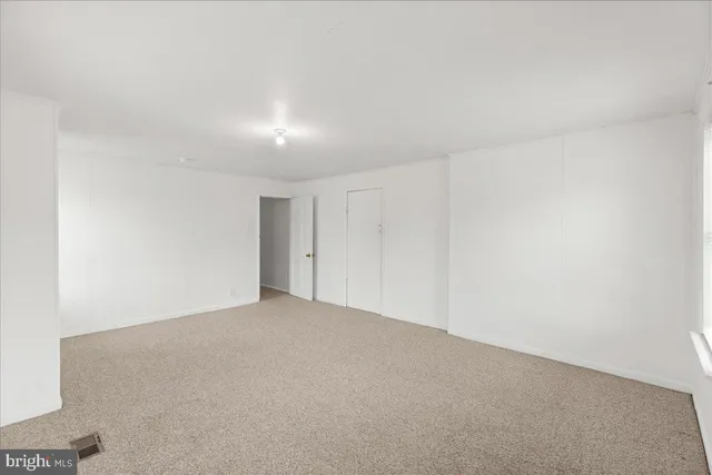 $1,950 | 162-164 South Main Street, Elmer, NJ 08318