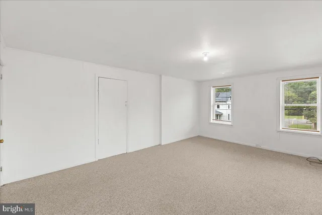 $1,950 | 162-164 South Main Street, Elmer, NJ 08318