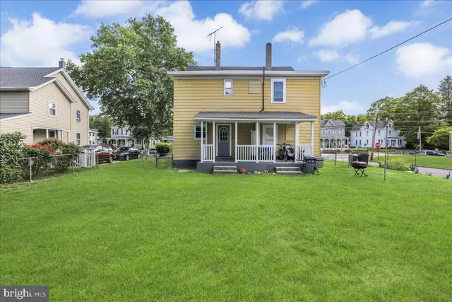 $1,950 | 162-164 South Main Street, Elmer, NJ 08318