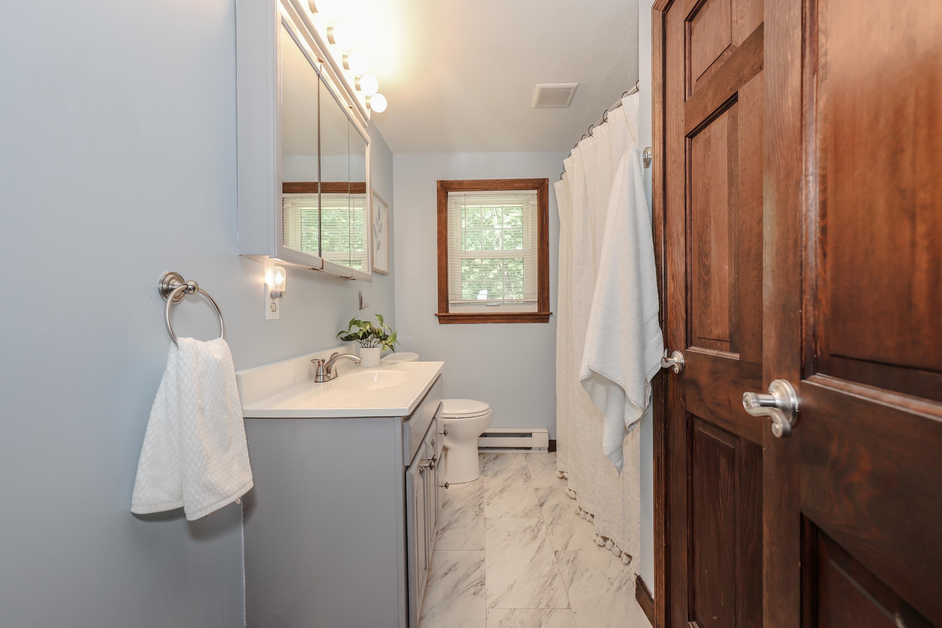 11 Hubbard Hill Road Derry, NH 03038 - Photo 7 of 38