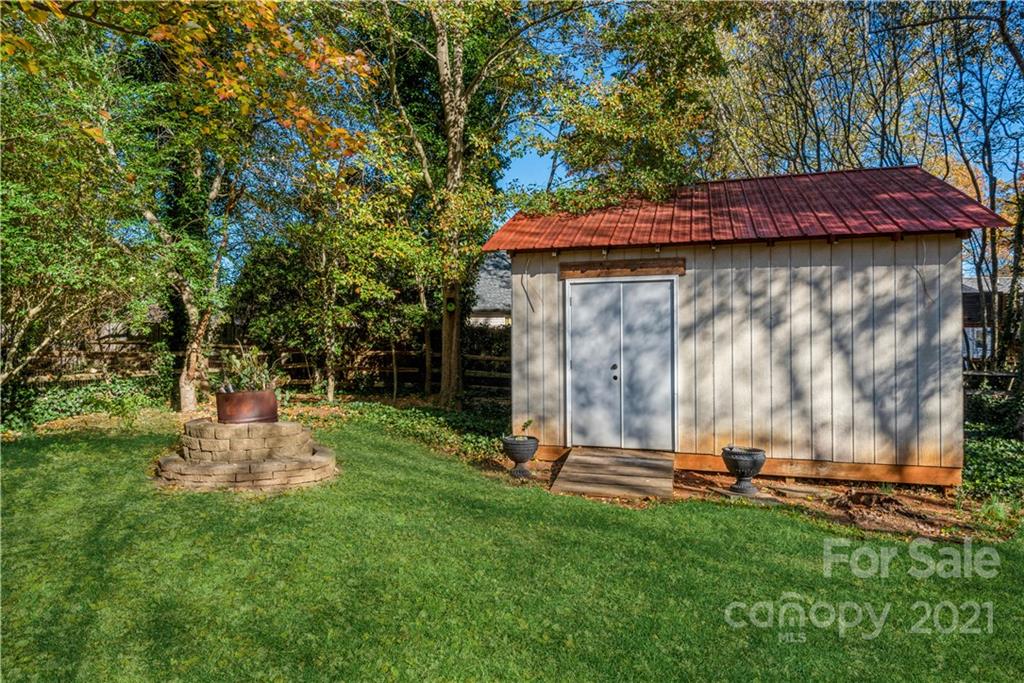 8619 Unity Church Road Denver, NC 28037 - Photo 24 of 24 a backyard of a house with barbeque oven
