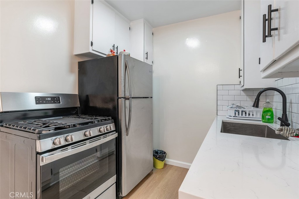 259 North Euclid Avenue Pasadena, CA 91101 - Photo 25 of 33 a kitchen with stainless steel appliances a refrigerator a stove and a sink