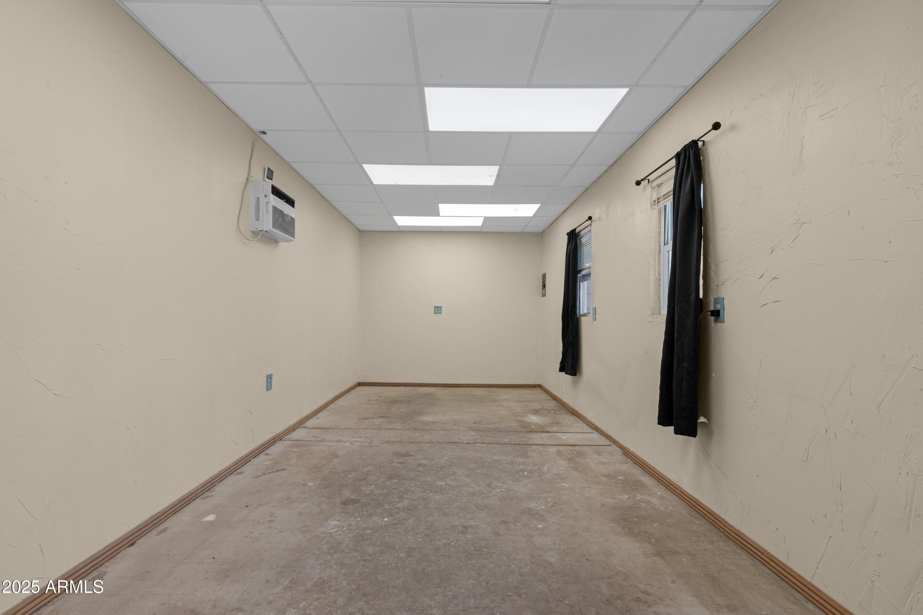 3152 East Irwin Avenue Mesa, AZ 85204 - Photo 22 of 39 a view of a big room with closet and windows