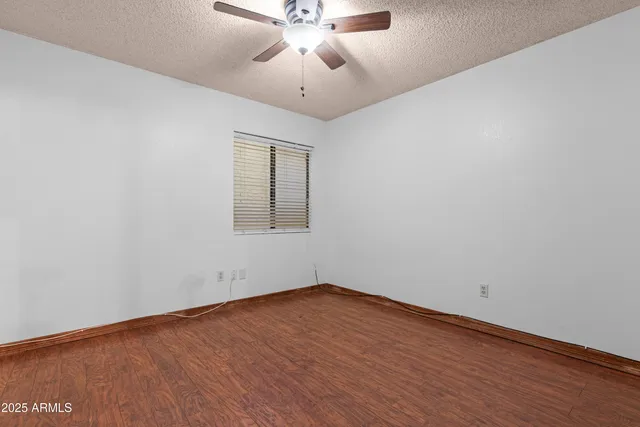 a view of a big room with closet and windows