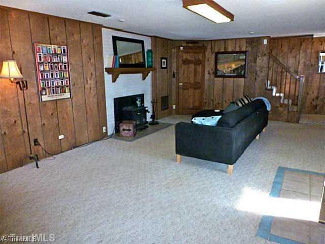 1147 Huntingdon Road Winston-Salem, NC 27104 - Photo 16 of 16 Den/Family/Great Room.