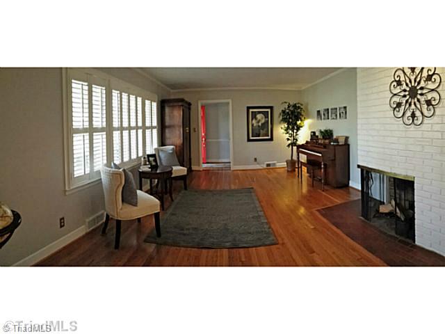 1147 Huntingdon Road Winston-Salem, NC 27104 - Photo 6 of 16 Living Room.