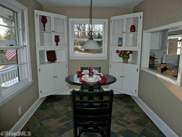 1147 Huntingdon Road Winston-Salem, NC 27104 - Photo 7 of 16 Breakfast.