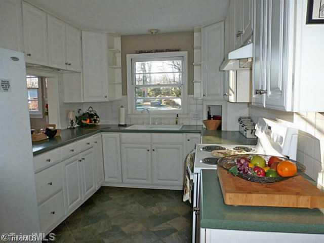 1147 Huntingdon Road Winston-Salem, NC 27104 - Photo 8 of 16 Kitchen.