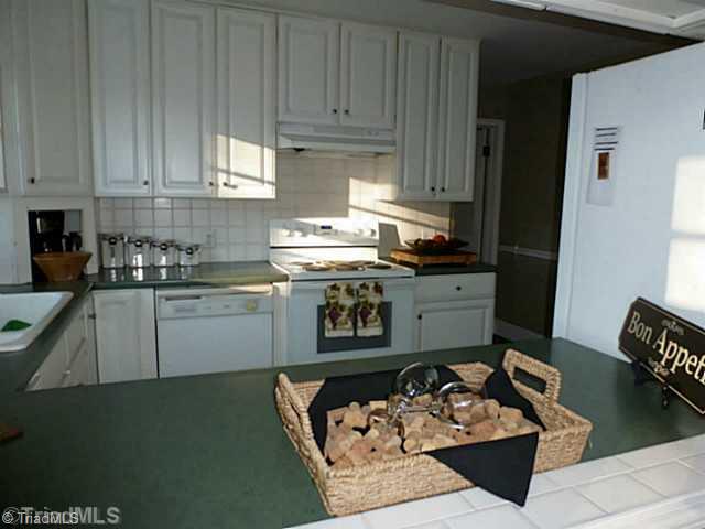 1147 Huntingdon Road Winston-Salem, NC 27104 - Photo 10 of 16 Kitchen.