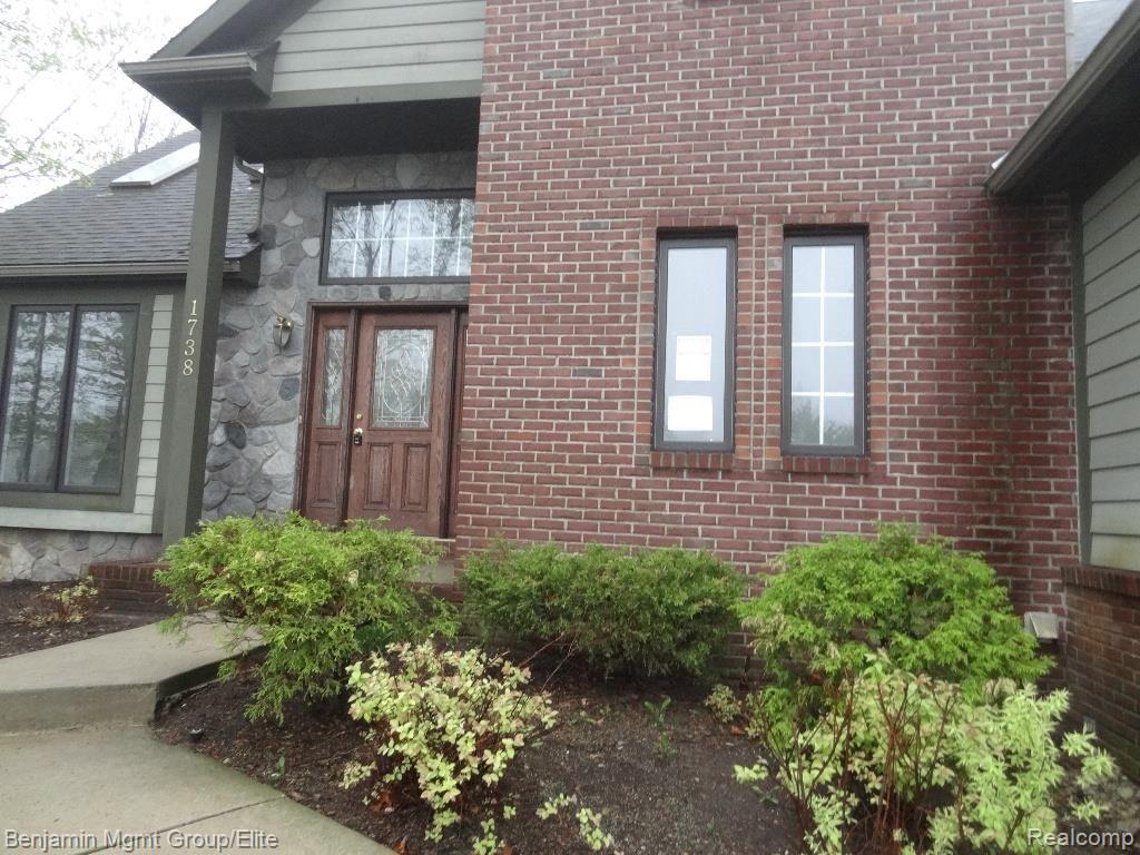 1738 Ridge Road White Lake, MI 48383 - Photo 2 of 20 DSC02029.jpg