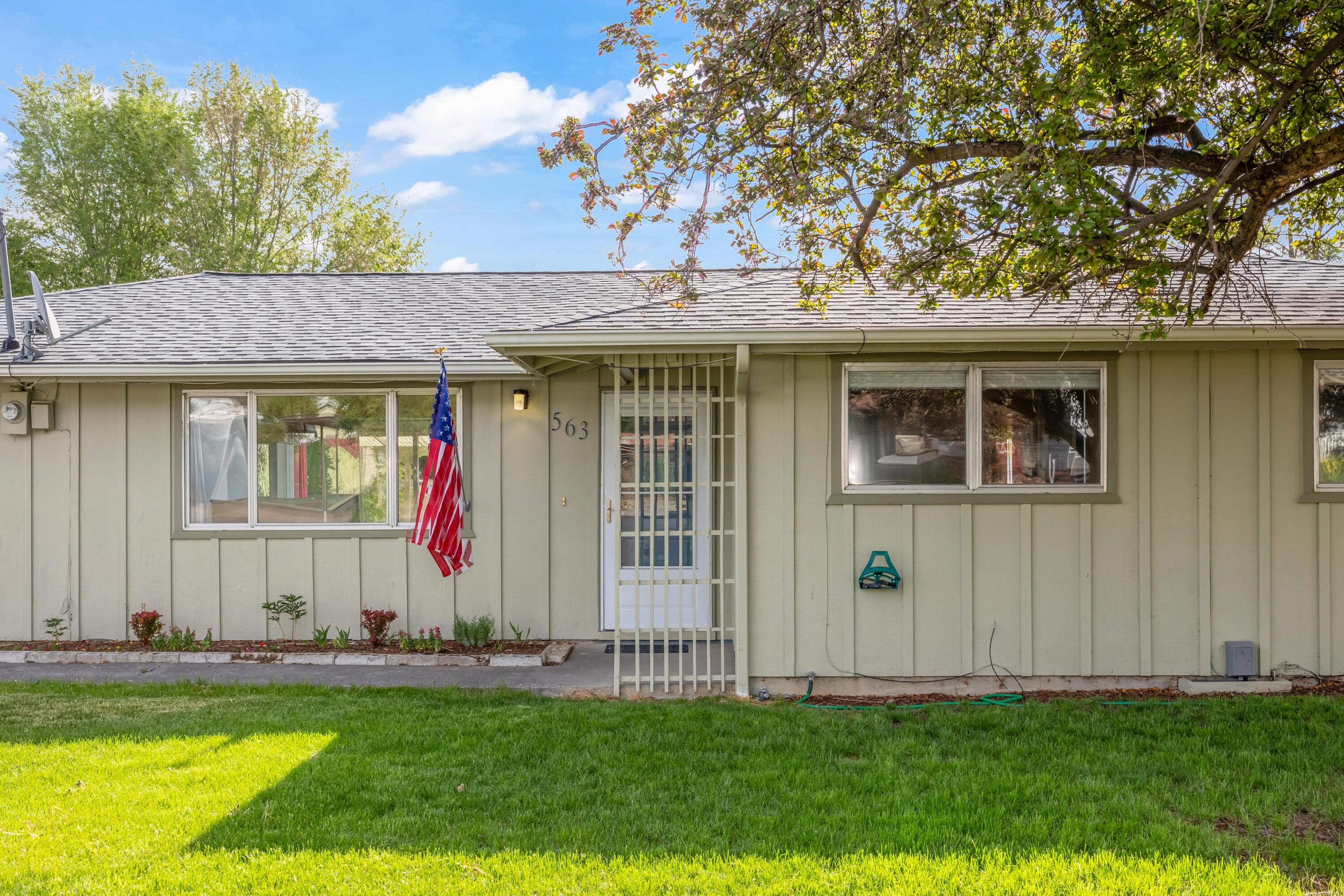 563 Southwest 2nd Street Madras, OR 97741 - Photo 2 of 26 02