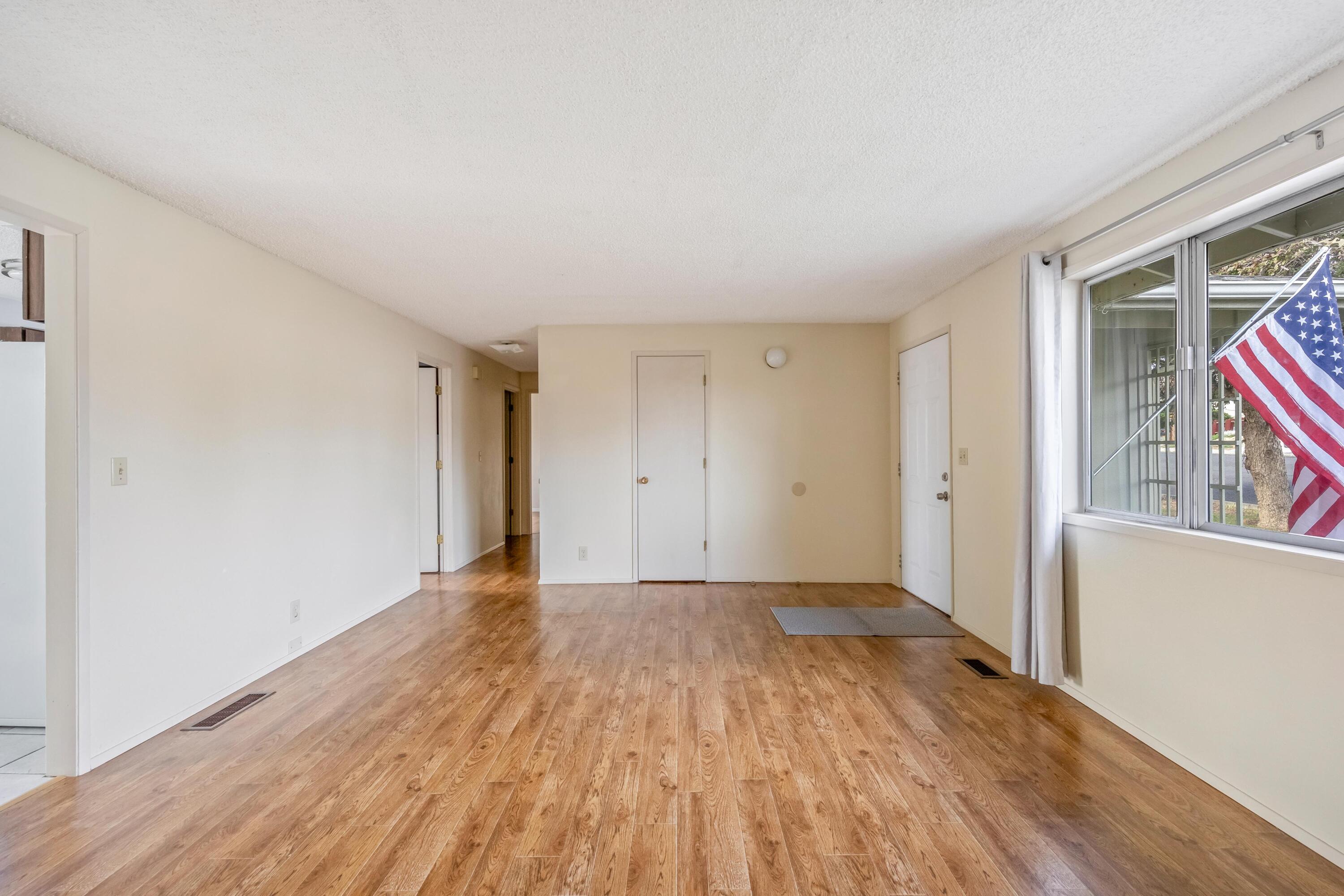 563 Southwest 2nd Street Madras, OR 97741 - Photo 5 of 26 05