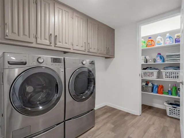 a view of kitchen with washer and dryer
