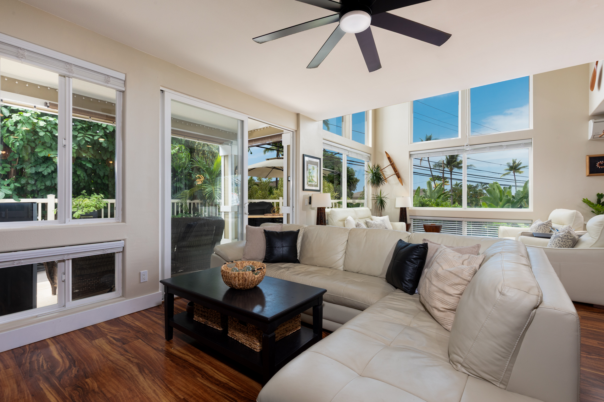 75-6009 Alii Drive, Unit A4 Kailua-Kona, HI 96740 - Photo 7 of 27 a living room with furniture and a fireplace