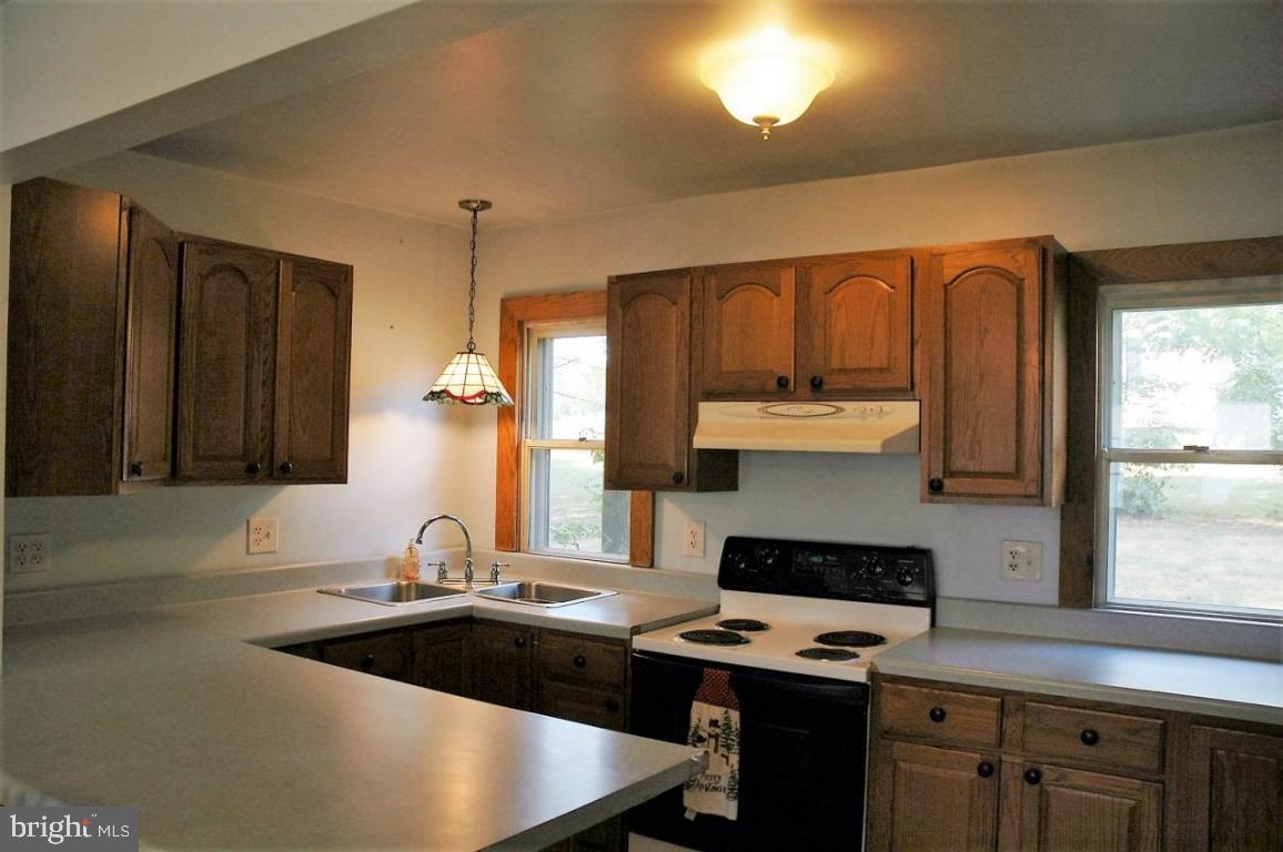 2613 South Pine Grove Street Lebanon, PA 17046 - Photo 12 of 37 Gallery Image 12