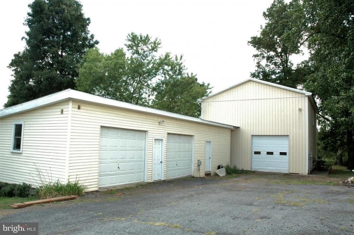 2613 South Pine Grove Street Lebanon, PA 17046 - Photo 4 of 37 Gallery Image 4