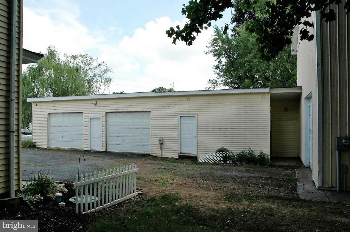 2613 South Pine Grove Street Lebanon, PA 17046 - Photo 5 of 37 Gallery Image 5