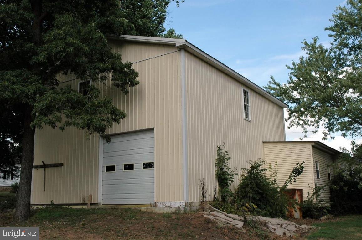 2613 South Pine Grove Street Lebanon, PA 17046 - Photo 7 of 37 Gallery Image 7