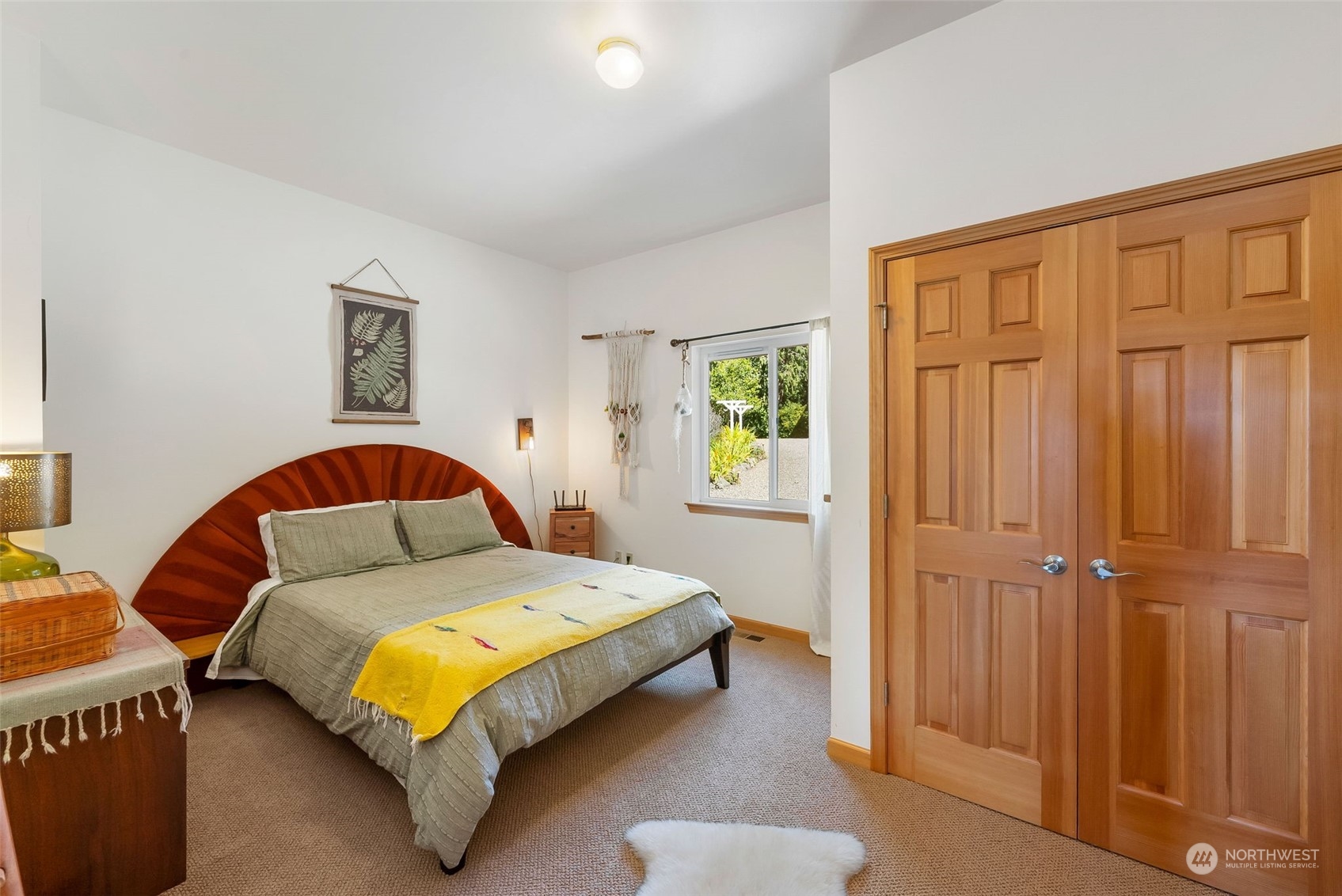 702 Sugar Hill Road Port Hadlock, WA 98339 - Photo 19 of 40 a bedroom with a bed and a lamp