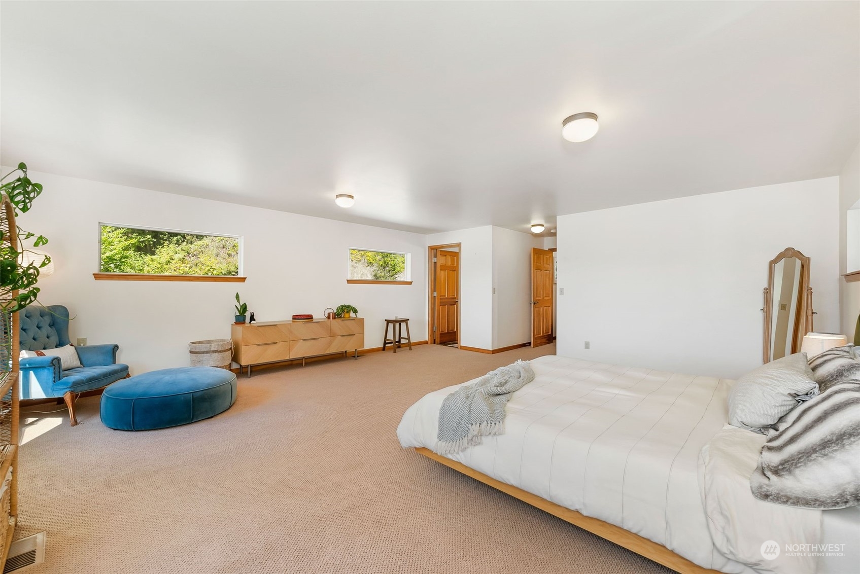 702 Sugar Hill Road Port Hadlock, WA 98339 - Photo 24 of 40 a bedroom with furniture and a couch