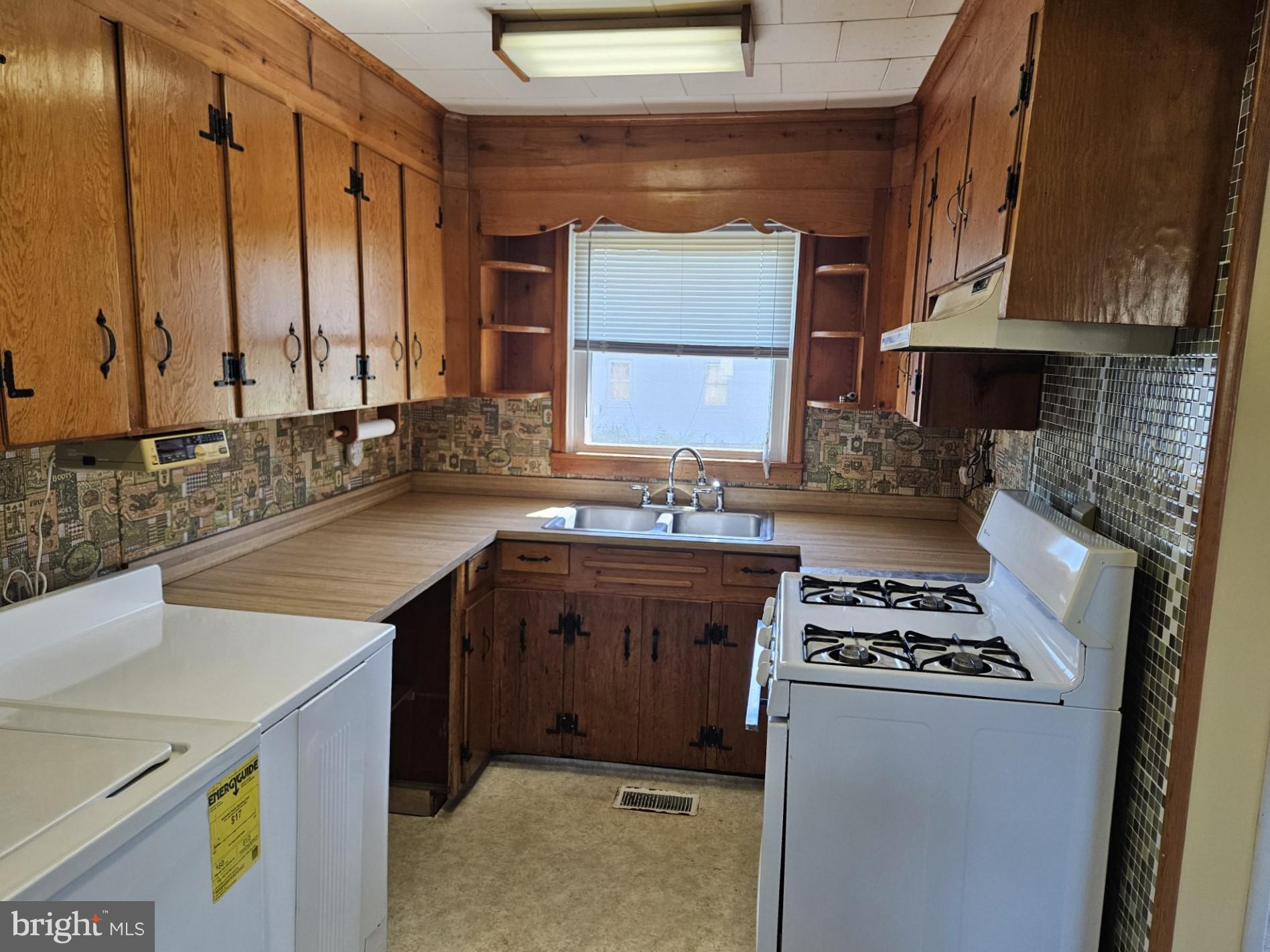 2796 Calvary Road Crisfield, MD 21817 - Photo 8 of 17 a kitchen with stainless steel appliances a sink stove and cabinets