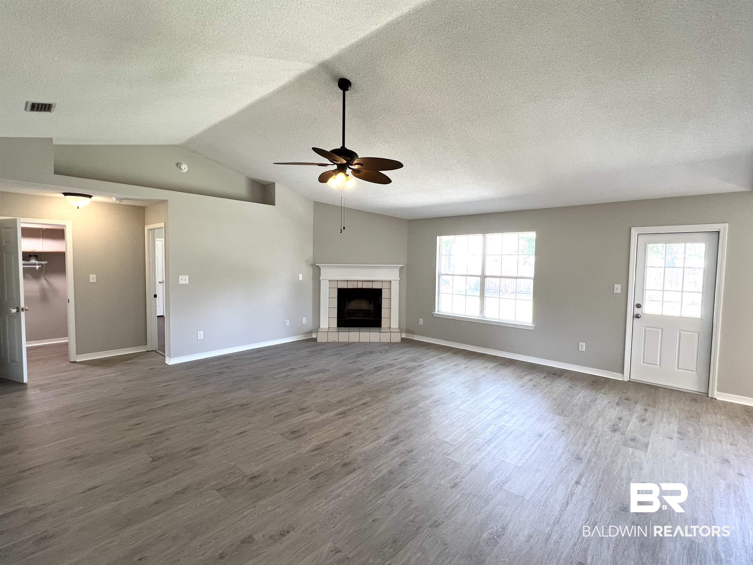 304 Woodbridge Court Foley, AL 36535 - Photo 4 of 17 Gallery Image 4