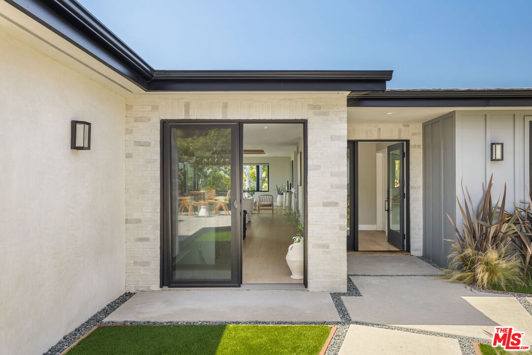 17810 Sabbiadoro Way Pacific Palisades, CA 90272 - Photo 3 of 35 Gallery Image 3