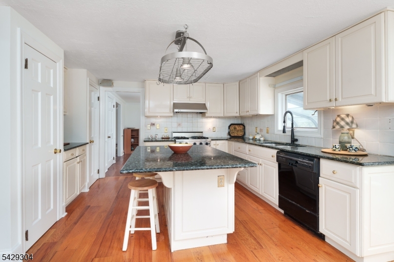 208 Mountain Road Ringoes, NJ 08551 - Photo 11 of 41