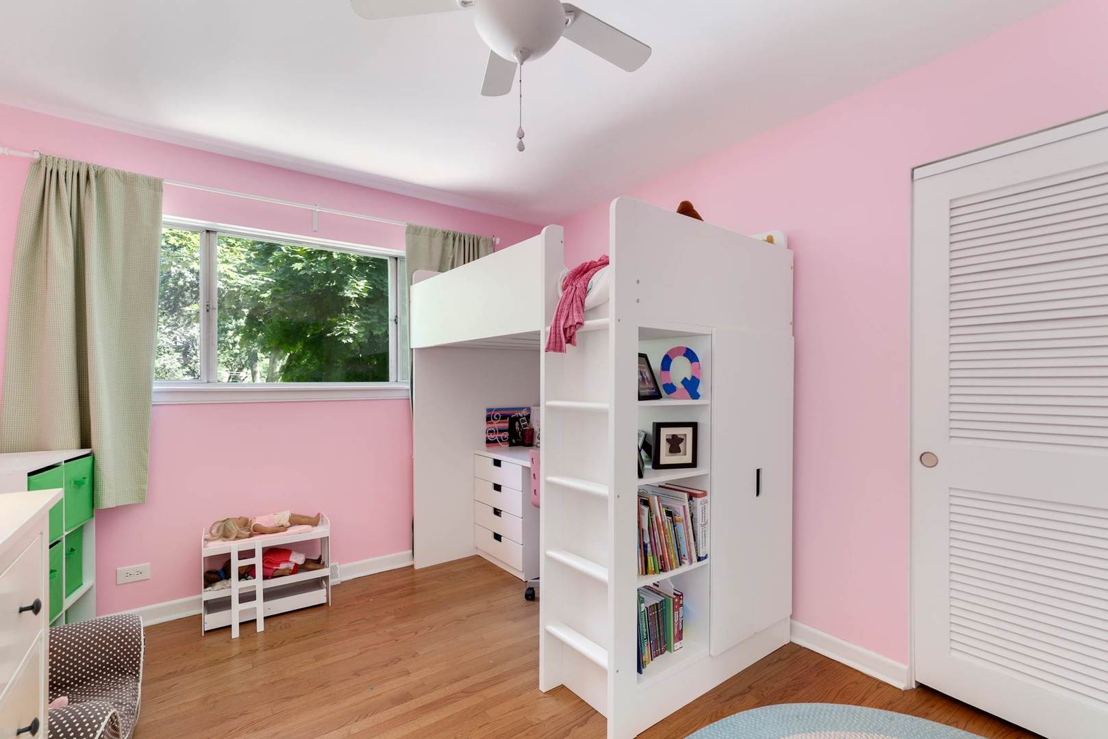 3906 Wolf Road Western Springs, IL 60558 - Photo 14 of 33 a bedroom with furniture and a book shelf