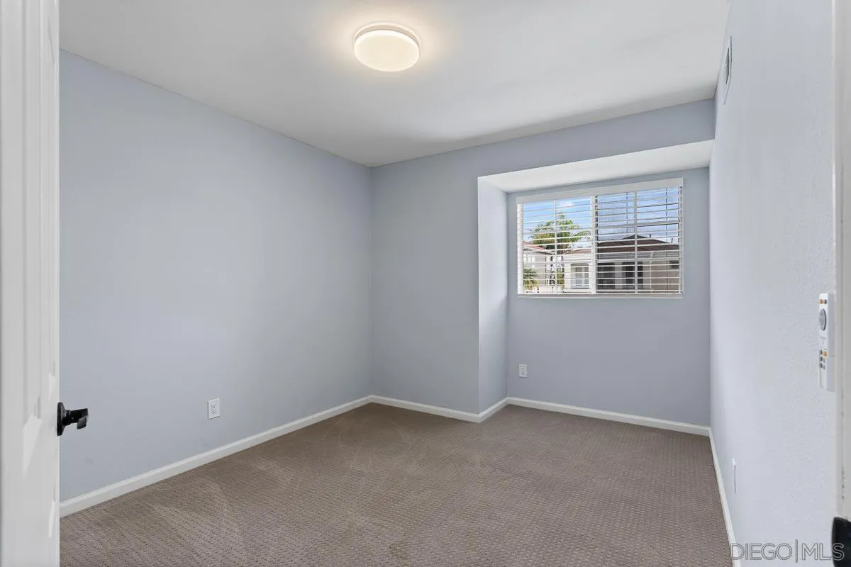 13948 Carmel Ridge Road San Diego, CA 92128 - Photo 21 of 26 an empty room with a window