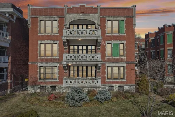 $234,000 | 5539 Waterman Boulevard, Unit 2N, St. Louis, MO 63112