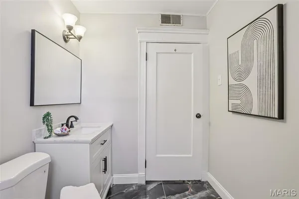 $234,000 | 5539 Waterman Boulevard, Unit 2N, St. Louis, MO 63112