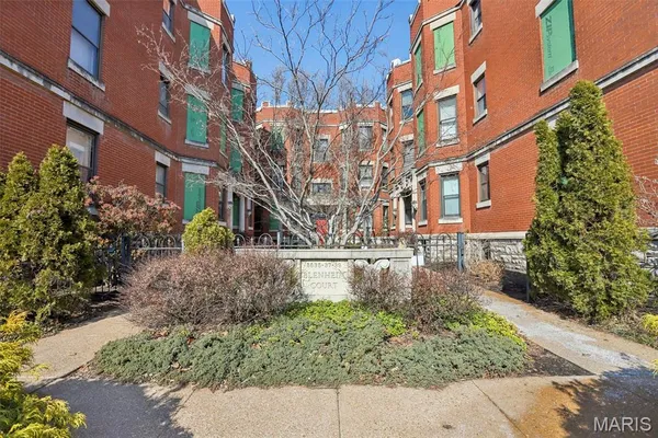 $234,000 | 5539 Waterman Boulevard, Unit 2N, St. Louis, MO 63112