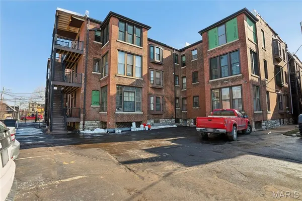 $234,000 | 5539 Waterman Boulevard, Unit 2N, St. Louis, MO 63112