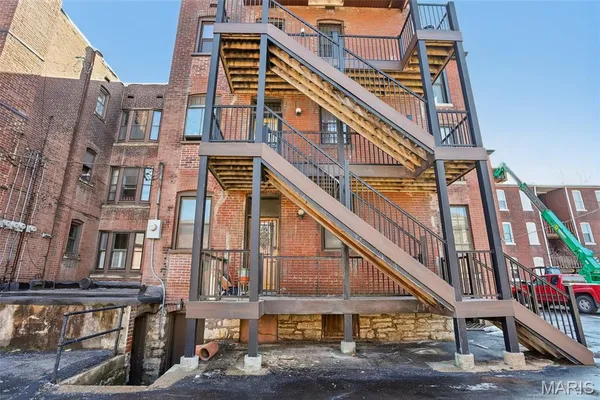 $234,000 | 5539 Waterman Boulevard, Unit 2N, St. Louis, MO 63112