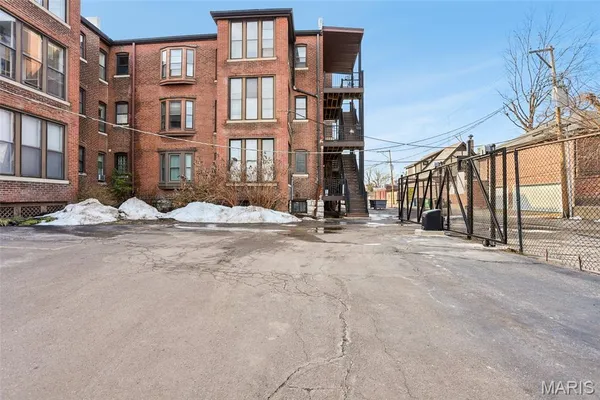 $234,000 | 5539 Waterman Boulevard, Unit 2N, St. Louis, MO 63112