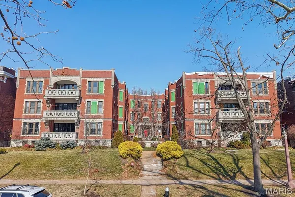 $234,000 | 5539 Waterman Boulevard, Unit 2N, St. Louis, MO 63112
