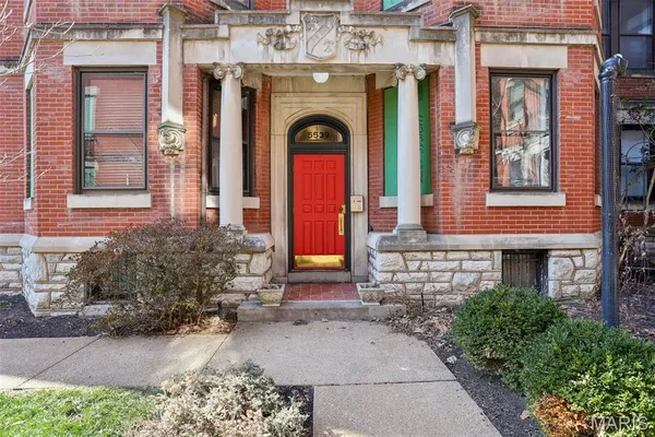 $234,000 | 5539 Waterman Boulevard, Unit 2N, St. Louis, MO 63112