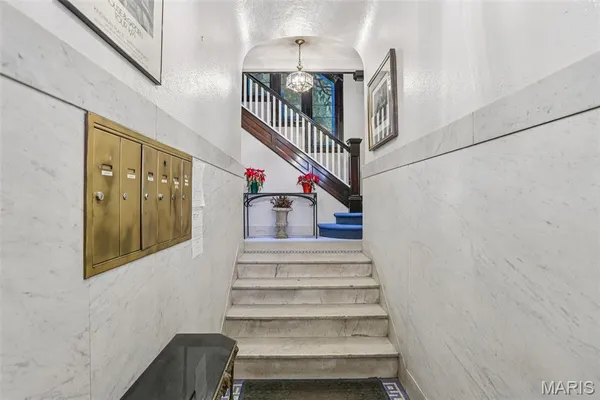 $234,000 | 5539 Waterman Boulevard, Unit 2N, St. Louis, MO 63112