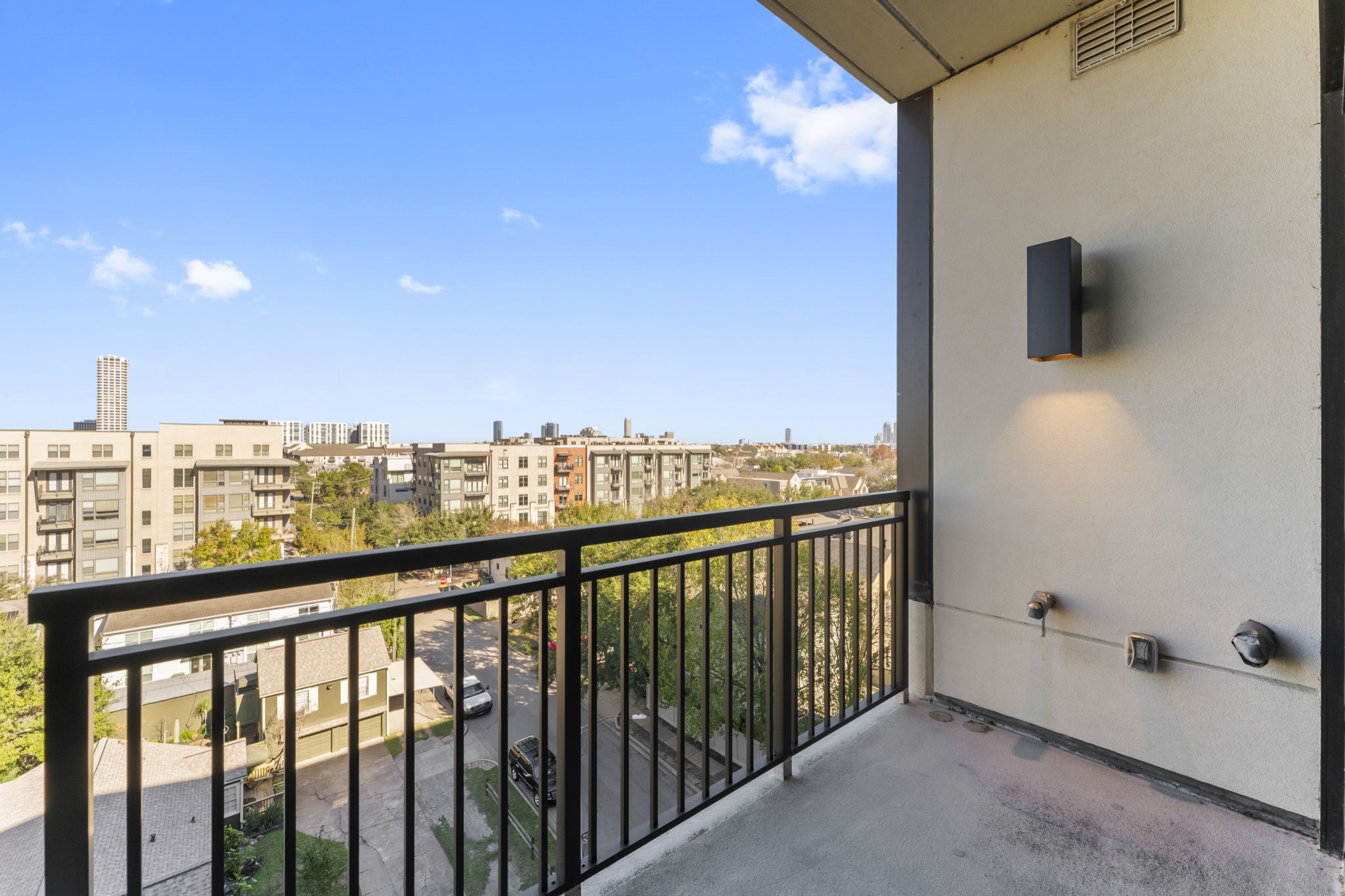 2323 West Main Street, Unit 606 Houston, TX 77098 - Photo 17 of 41