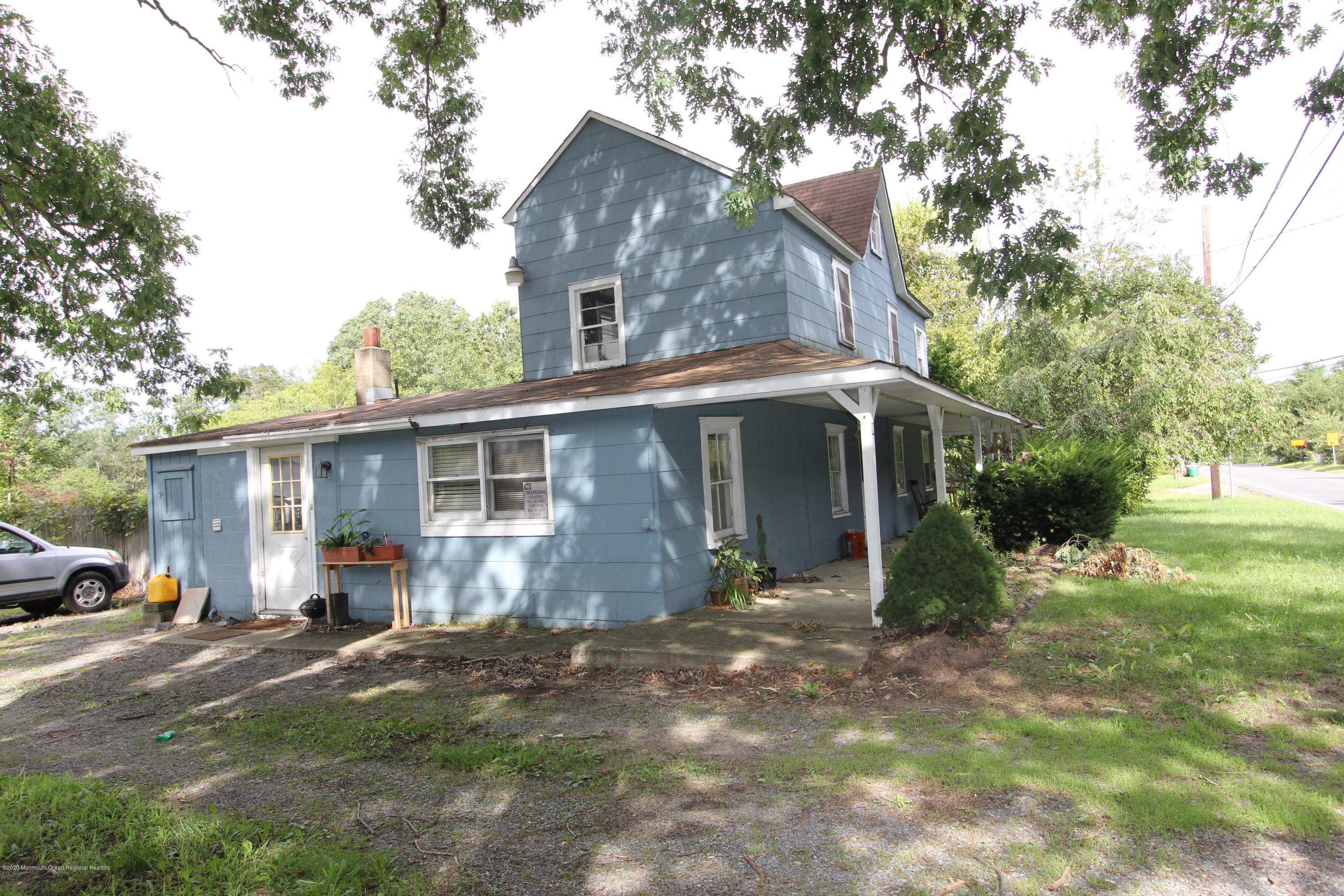8 Hawkin Road Cream Ridge, NJ 08514 - Photo 3 of 13 Side